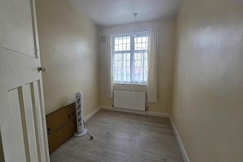Briton Road, Stoke - Single Front Bedroom.jpg