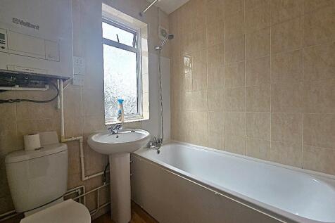 Briton Road, Stoke - Bathroom.jpg
