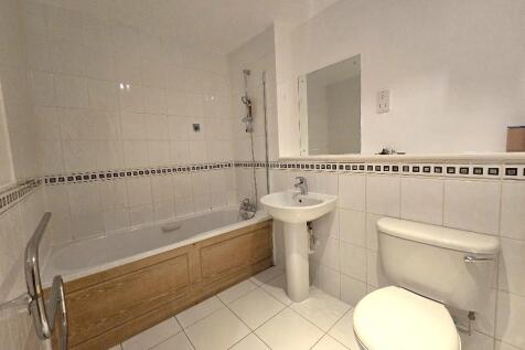 Riley House, CV Central - Bathroom