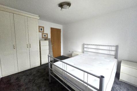 Riley House, CV Central - Main Bedroom