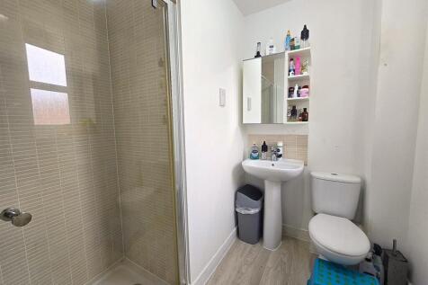 Old Farm Lane, Longford - En-suite.jpg