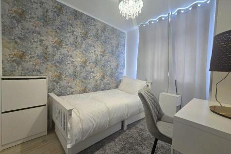 Lansdowne Street, Hillfields - Room 1