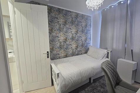 Lansdowne Street, Hillfields - Room 1