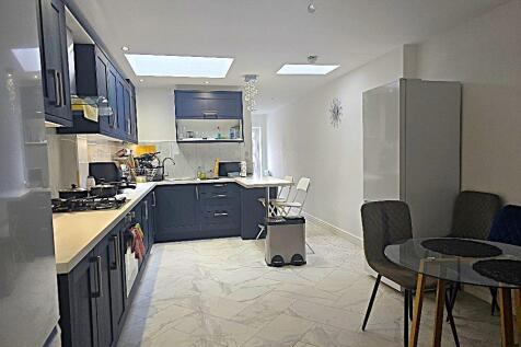 Lansdowne Street, Hillfields - Communal Kitchen-Di