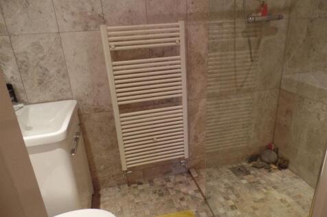 Keats Road, Poets Corner - Shower Room