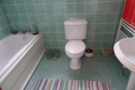 Keats Road, Poets Corner - Bathroom