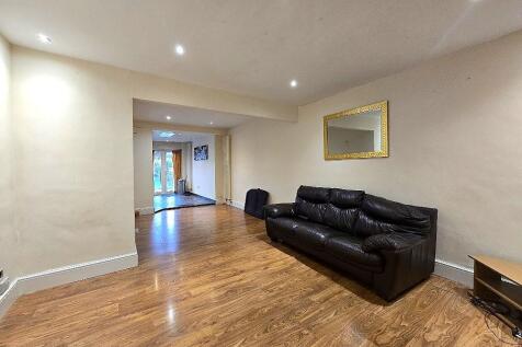 Oldham Avenue, Wyken - Through Lounge-Dining Room