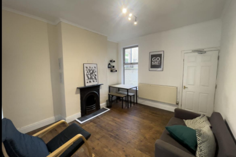 Newcombe Road, Earlsdon - Lounge