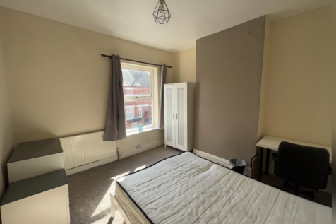 Newcombe Road, Earlsdon - Bedroom 1