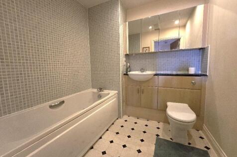 St Marys House, Broad Lane - Bathroom