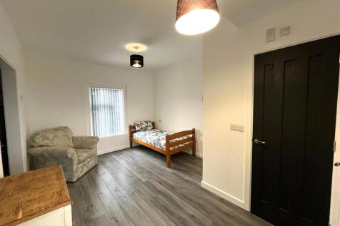 Foleshill Road, Foleshill - Bedroom-Living Space