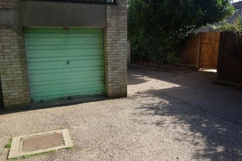 Parking / Garage 
