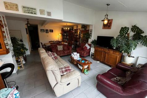 Living Room 2.jpg