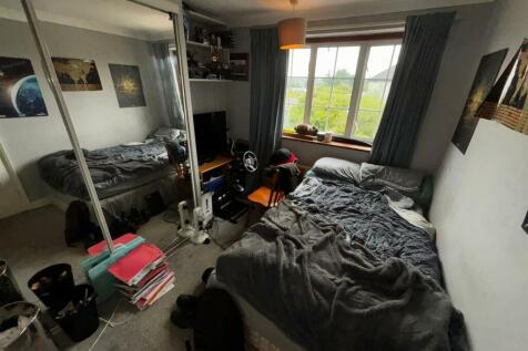 Bedroom 4.jpg