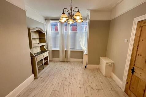 Living Room 1 Photo 2