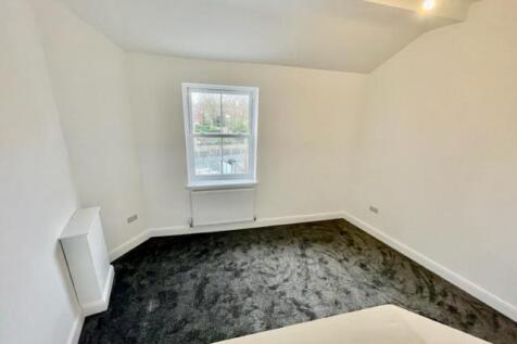 Master bedroom 1.jpg