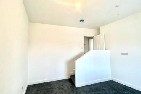 Master bedroom 3.jpg