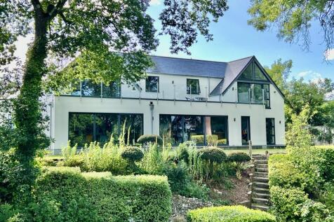5 bedroom Detached for sale