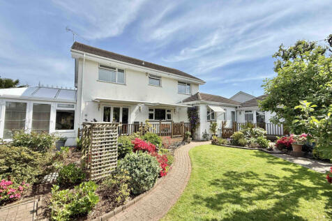5 bedroom Detached for sale