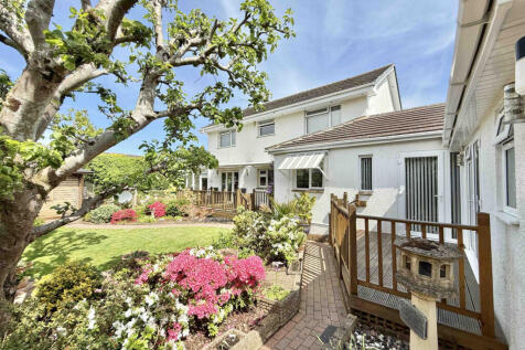 5 bedroom Detached for sale