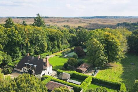 5 Bedroom Country Home for Sale
