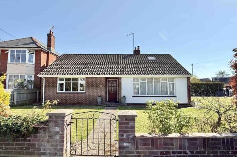 4 bed detached chalet