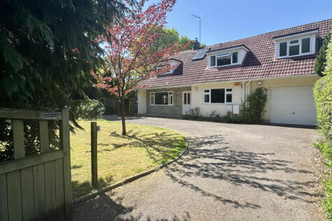 4 Bed Chalet House