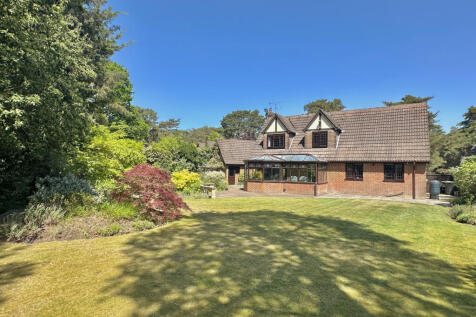 4 Bedroom Detached Property