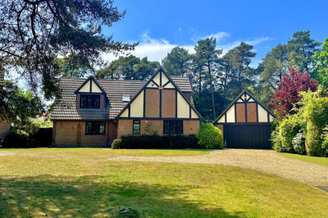 4 Bedroom Detached Property