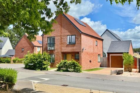 4 bedroom detached house