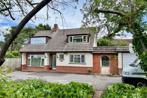 4 bed detached chalet home