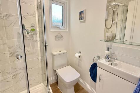 ANCILLARY SHOWER