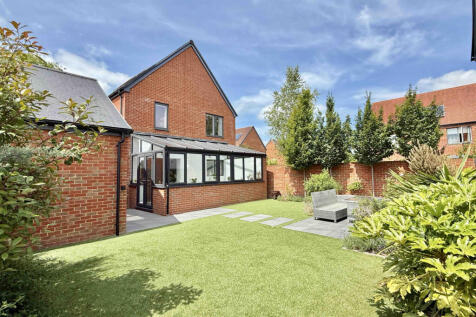 4 bedroom detached house