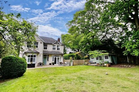 4/5 bedroom detached house with annexe