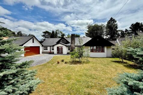 4 bedroom detached chalet home