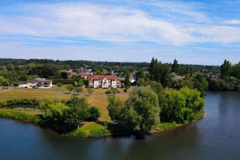 Lakeside apartment
