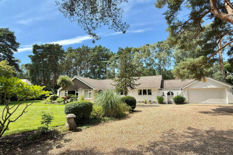 4 bedroom detached bungalow