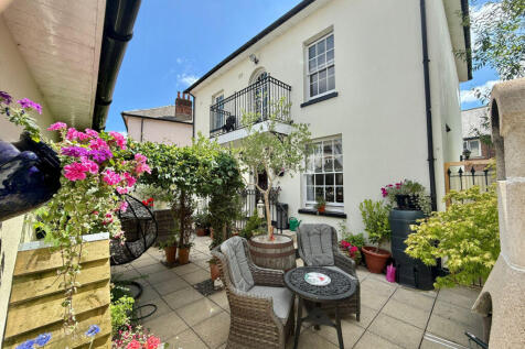 4 bedroom grade II listed house