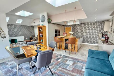 Four/ Five double bedroom detached bungalow