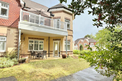 2 bedroom ground floor apartment