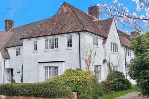3/4 Bedroom End Terrace House