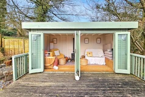 Summerhouse/Decking