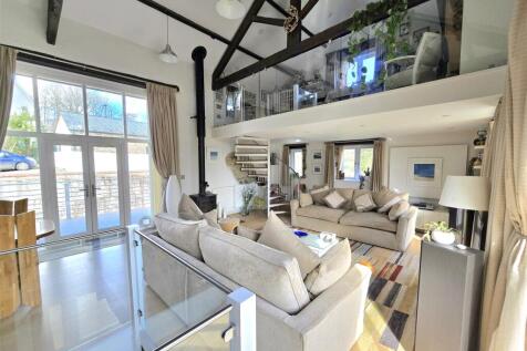Lounge/Mezzanine