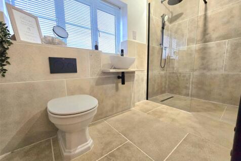 Bedoom 1 Ensuite