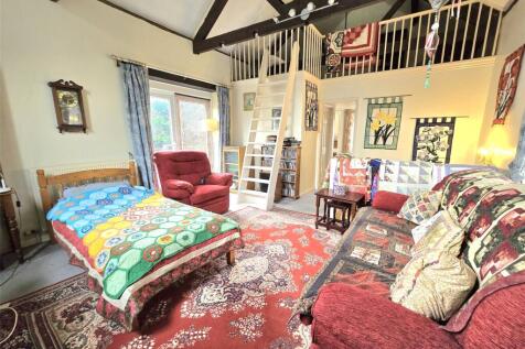 Living Room/Mezz