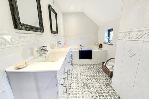 Bedroom 1 Ensuite