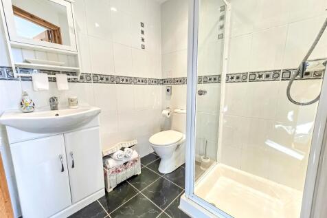 Bedroom 3 Ensuite