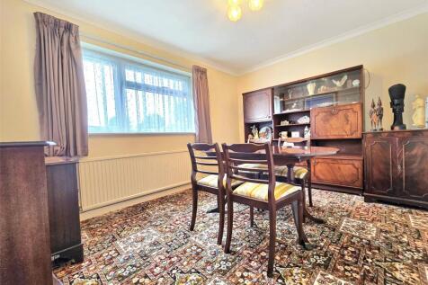 Dining Room/Bed 3