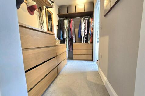 Walkthrough Wardrobe
