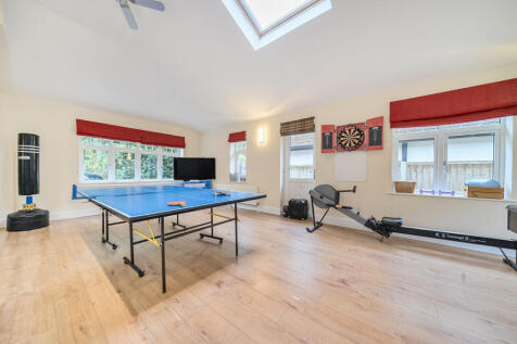 1364201-4-68e64da...